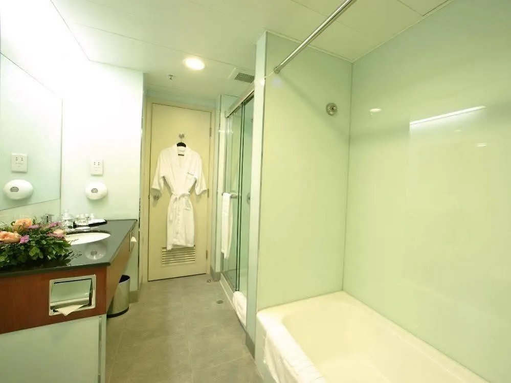 B P International Hotel Hong Kong 4*,