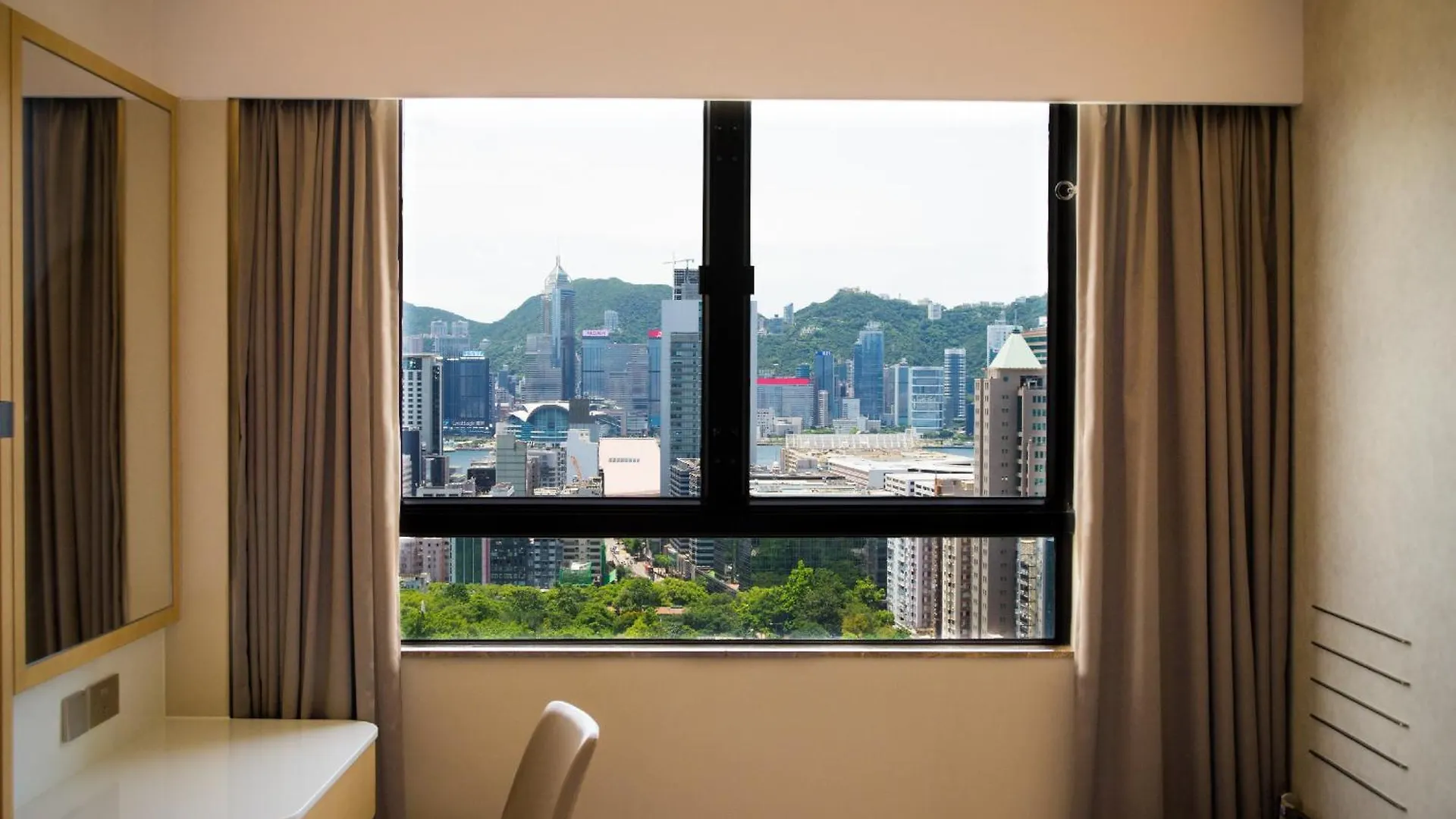 B P International Hotel Hong Kong 4*,